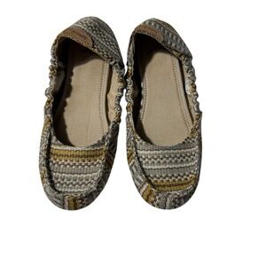 Sanuk Elle V. Eight Moccasin Flats Size 6